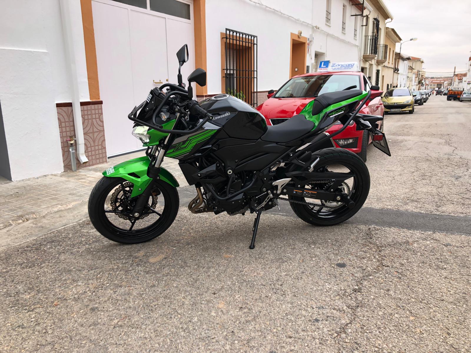 circuito-carnet-moto kawasaki z400, la probamos en el circuito de carnet de moto A2